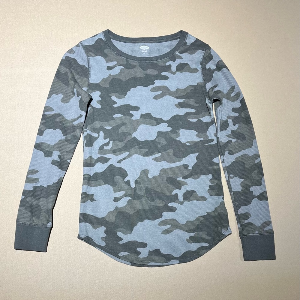 Old Navy girls size L (10-12) long sleeve shirt, camouflage.